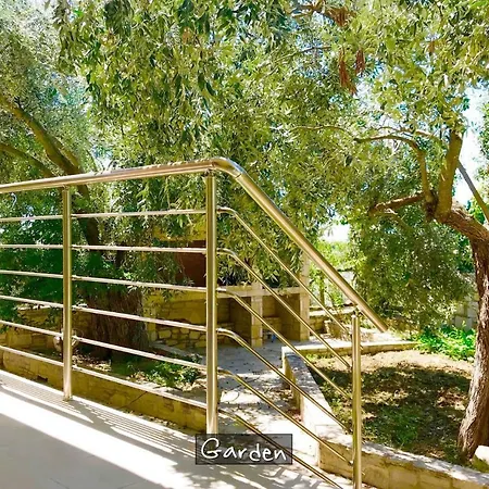 Traditional Private *