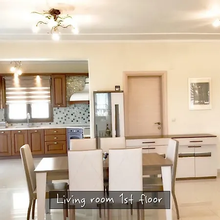 Сasa de vacaciones Traditional Private Astris